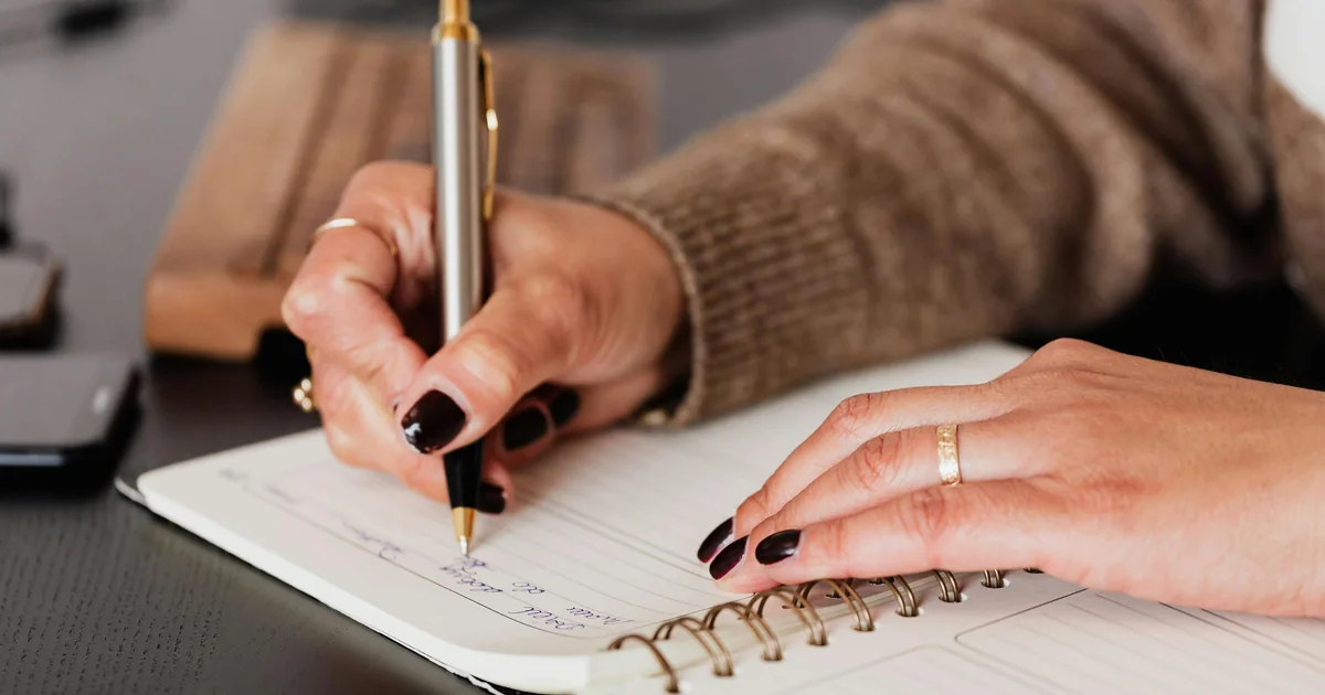 Simplify Weekly Reflections with AI-Powered Journaling